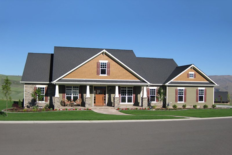 Craftsman Style House Plan - 4 Beds 3.5 Baths 2789 Sq/Ft Plan #21-396