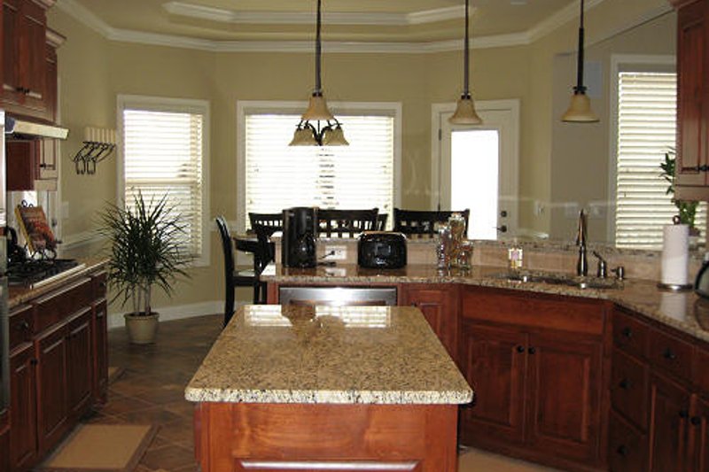 Home Plan - Interior - Kitchen for Craftsman House Plan #437-3 - 4 bed, 2.5 bath