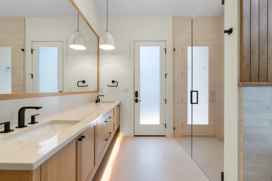 Interior - Master Bathroom 1 for Craftsman House Plan #892-46 - 5 bed, 5.5 bath