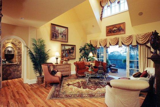 Photo 4 for Traditional House Plan #437-47 - 4 bed, 4.5 bath