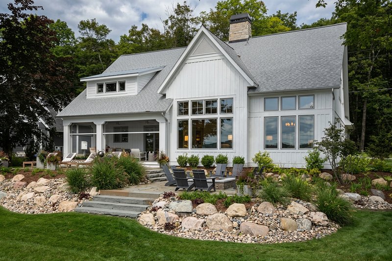 Farmhouse Style House Plan - 4 Beds 5 Baths 3536 Sq/Ft Plan #928-310 Exterior