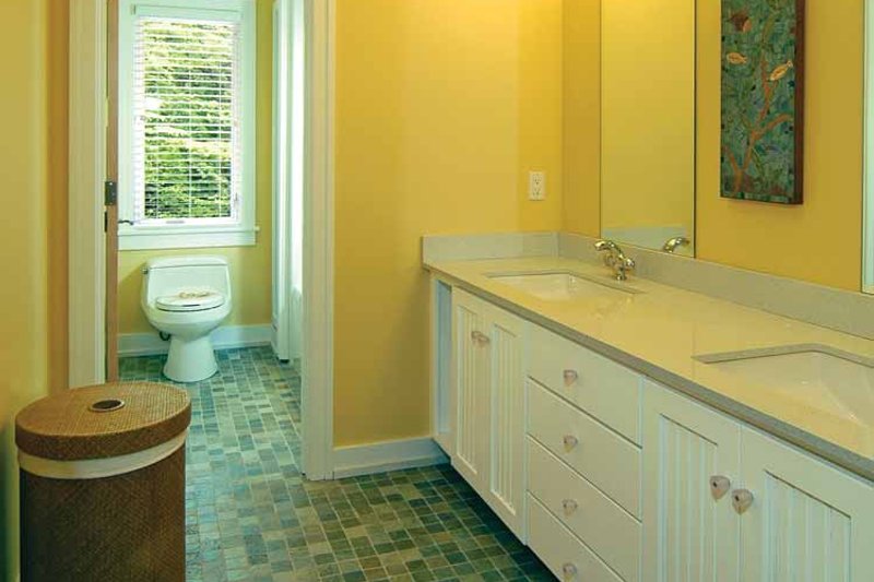 Home Plan - Interior - Bathroom for Prairie House Plan #928-38 - 3 bed, 3 bath