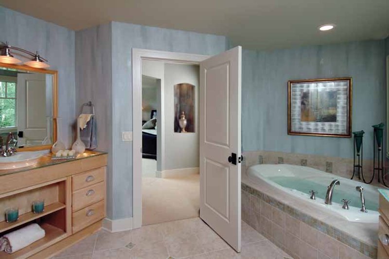 Home Plan - Interior - Master Bathroom for Craftsman House Plan #928-18 - 4 bed, 2.5 bath