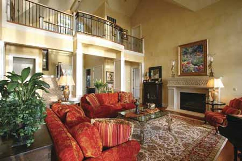 Home Plan - Interior - Family Room 1 for Craftsman House Plan #132-485 - 4 bed, 4.5 bath