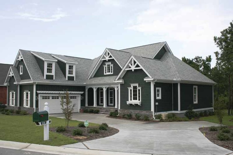 Dream House Plan - Country Exterior - Front Elevation Plan #927-129