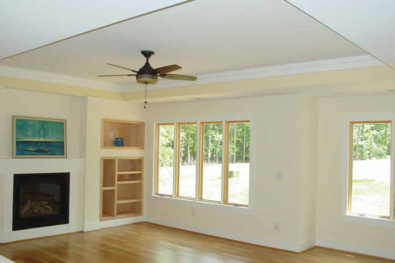 Dream House Plan - Interior - Family Room for Ranch House Plan #939-8 - 3 bed, 2.5 bath