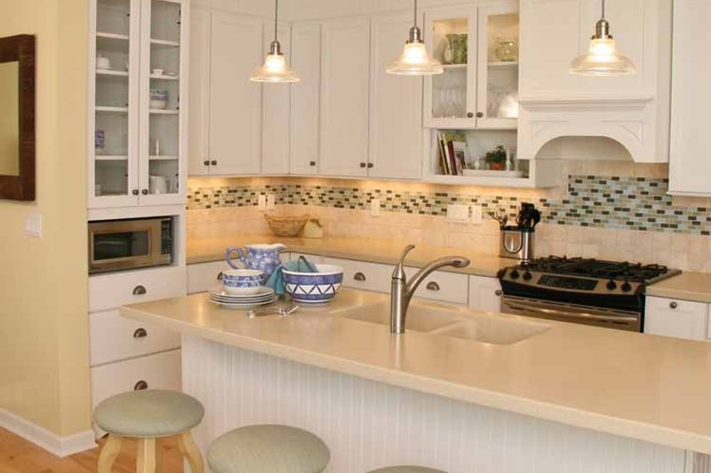 Dream House Plan - Interior - Kitchen 1 for Bungalow House Plan #928-191 - 3 bed, 2 bath