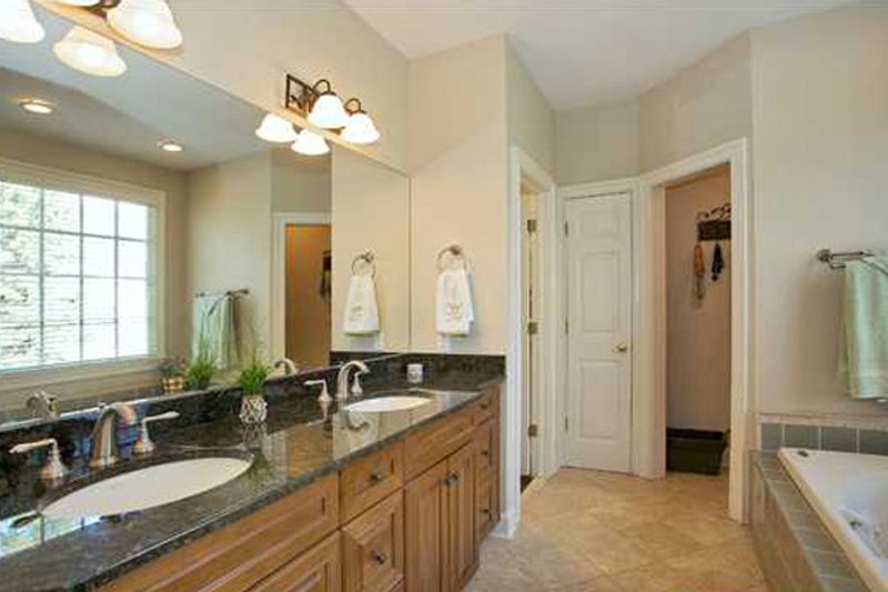 Home Plan - Interior - Master Bathroom for Craftsman House Plan #137-332 - 4 bed, 3.5 bath