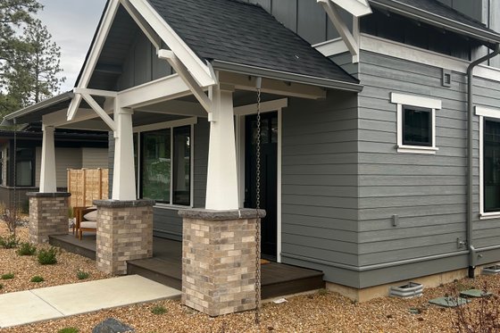 Exterior - Covered Porch for Craftsman House Plan #895-170 - 3 bed, 2.5 bath