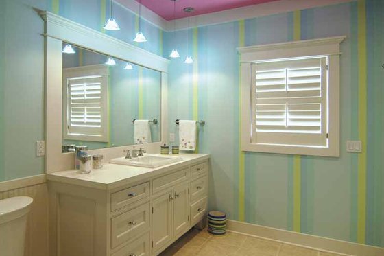 Interior - Bathroom for Craftsman House Plan #928-48 - 3 bed, 3 bath