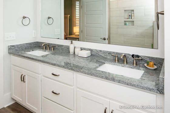 Interior - Master Bathroom for Craftsman House Plan #929-1082 - 3 bed, 2.5 bath