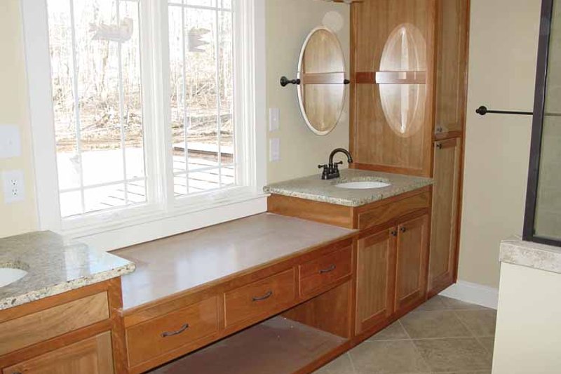 Home Plan - Interior - Master Bathroom for Traditional House Plan #939-3 - 4 bed, 2.5 bath