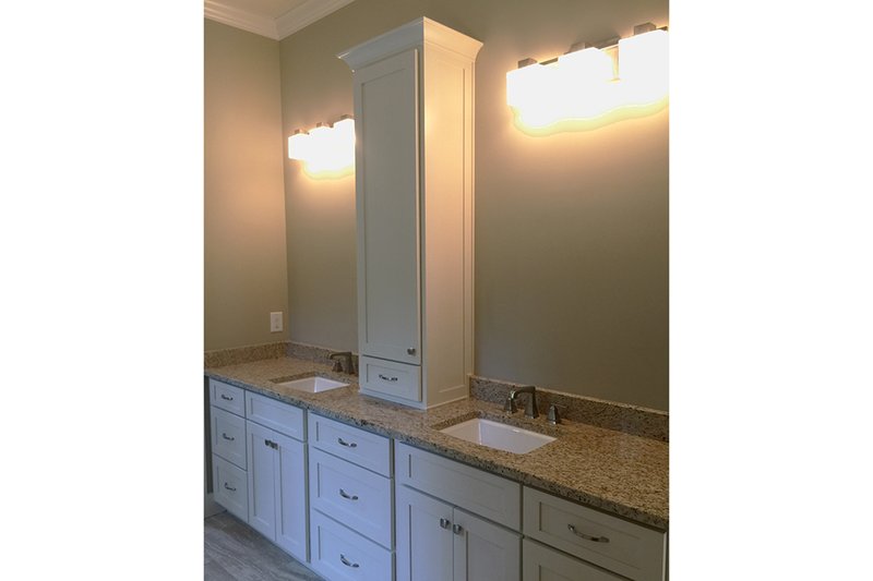 Home Plan - Interior - Master Bathroom for Ranch House Plan #437-82 - 3 bed, 2 bath