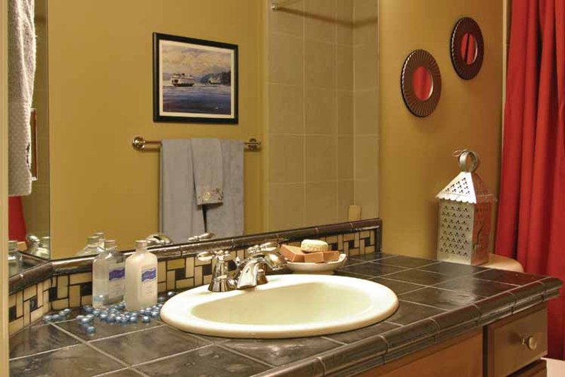 Home Plan - Interior - Bathroom 1 for Craftsman House Plan #132-241 - 4 bed, 3.5 bath