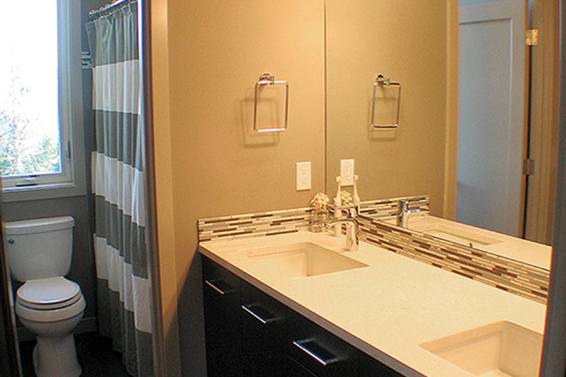 Dream House Plan - Interior - Bathroom for Contemporary House Plan #132-563 - 3 bed, 3 bath