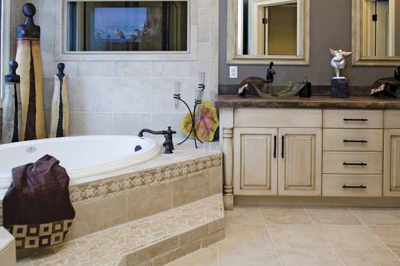 Interior - Bathroom 1 for Country House Plan #17-2682 - 4 bed, 3 bath