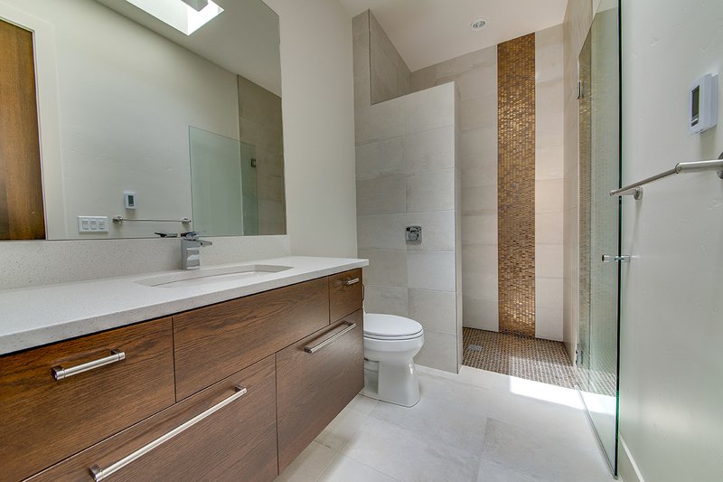 Architectural House Design - Interior - Bathroom 1 for Contemporary House Plan #892-22 - 3 bed, 3.5 bath