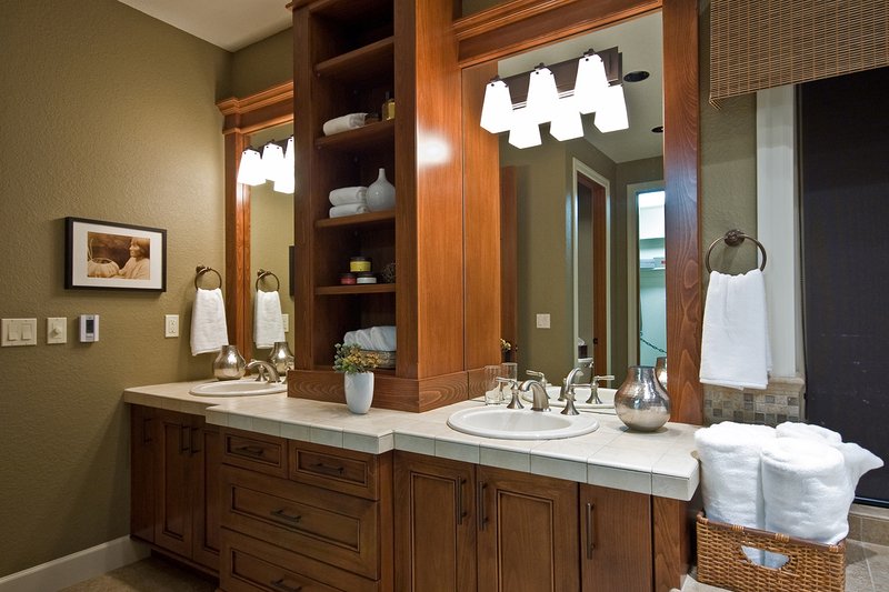 Home Plan - Interior - Bathroom for Craftsman House Plan #124-753 - 3 bed, 3.5 bath