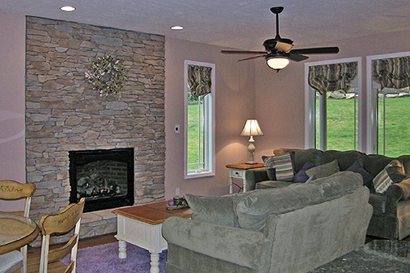 Home Plan - Interior - Family Room 1 for Craftsman House Plan #314-283 - 3 bed, 3.5 bath