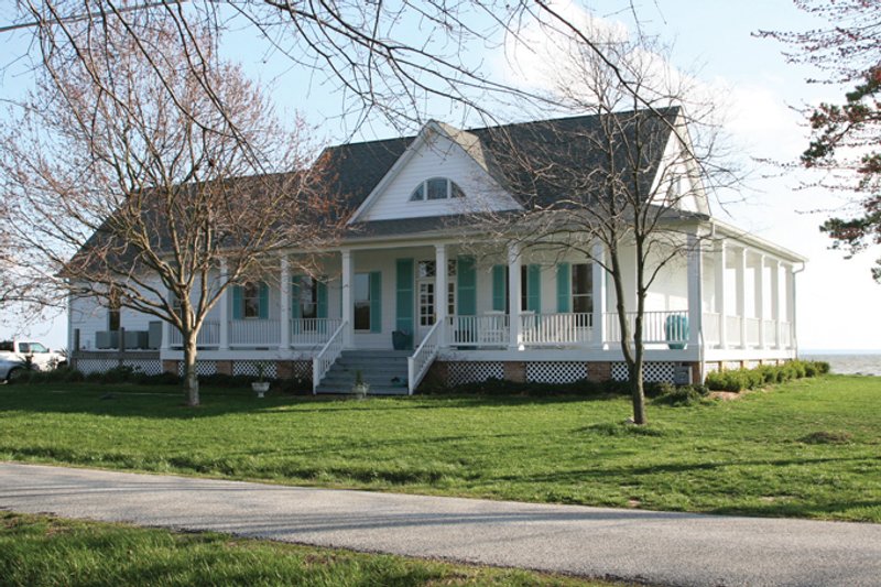 Home Plan - Classical Exterior - Front Elevation Plan #137-297