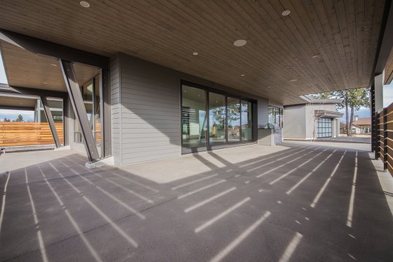 Exterior - Outdoor Living for Contemporary House Plan #892-23 - 3 bed, 3.5 bath