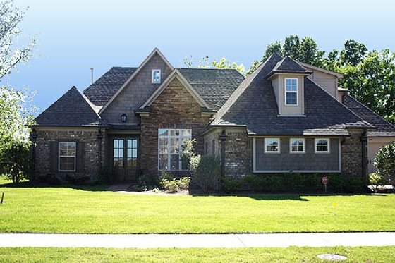 Exterior - Front Elevation for European House Plan #424-250 - 4 bed, 3 bath