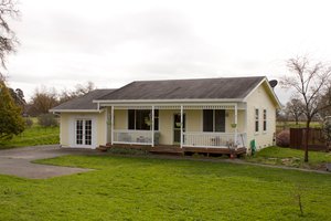 Cottage Exterior - Front Elevation Plan #515-12
