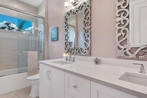 Interior - Bathroom for Contemporary House Plan #548-66 - 5 bed, 5.5 bath