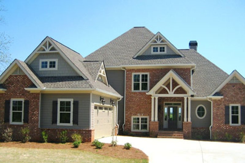 Traditional Style House Plan 3 Beds 2.5 Baths 2569 Sq/Ft Traditional Style House Plan 3 Beds 2.5 Baths 2569 Sq/Ft