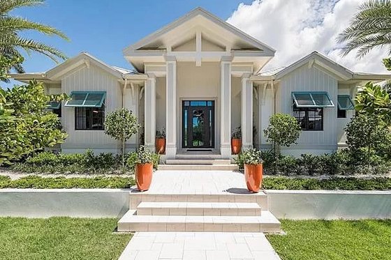 Exterior - Front Elevation for Bungalow House Plan #548-41 - 5 bed, 5.5 bath