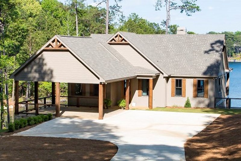 Dream House Plan - Traditional Exterior - Front Elevation Plan #63-412