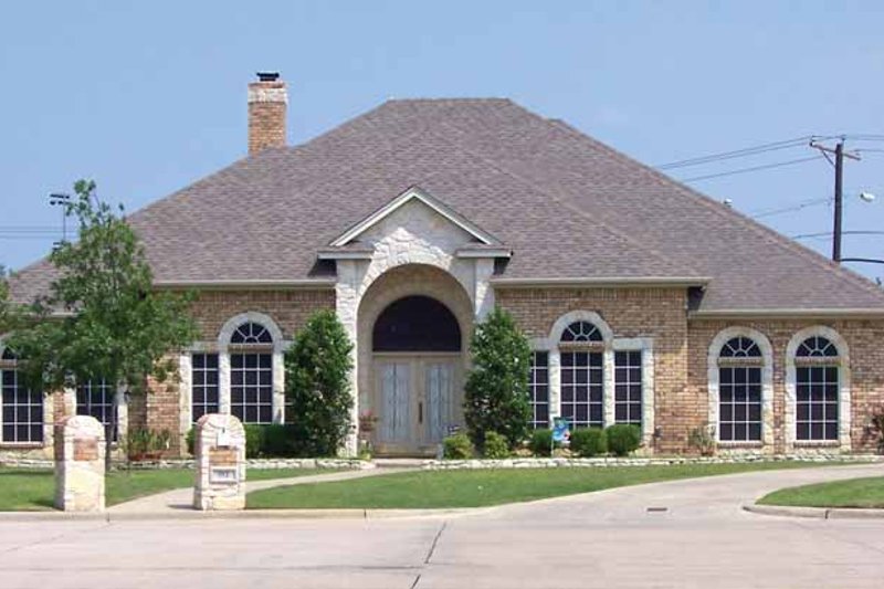 Dream House Plan - Traditional Exterior - Front Elevation Plan #84-706