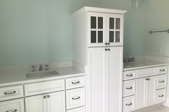 Interior - Master Bathroom for Craftsman House Plan #437-76 - 4 bed, 3.5 bath