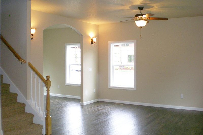 Home Plan - Interior - Family Room 1 for Craftsman House Plan #124-386 - 3 bed, 2.5 bath