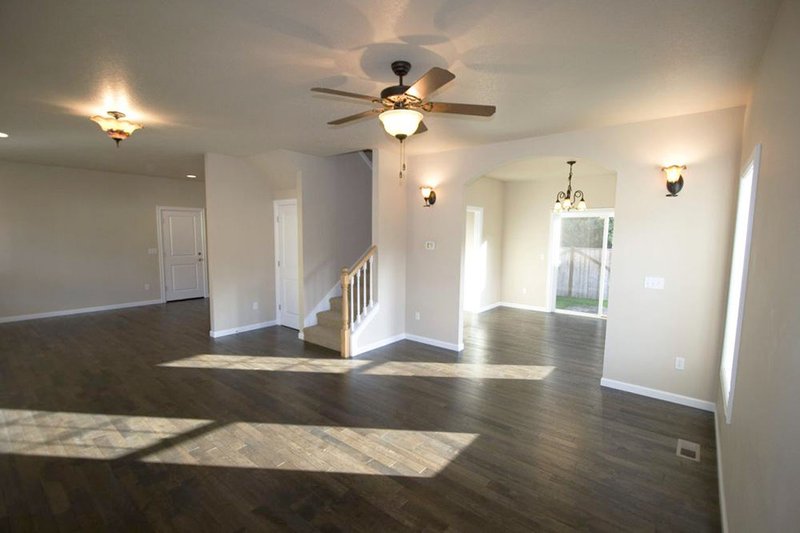 Home Plan - Interior - Family Room for Craftsman House Plan #124-386 - 3 bed, 2.5 bath