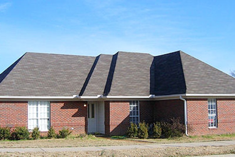 European Style House Plan - 3 Beds 2 Baths 1464 Sq/Ft Plan #81-13797