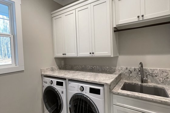 Interior - Laundry for Craftsman House Plan #437-111 - 4 bed, 3.5 bath