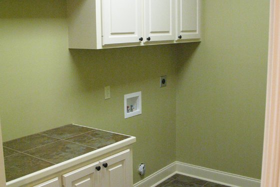 Interior - Laundry for Traditional House Plan #21-329 - 3 bed, 2 bath