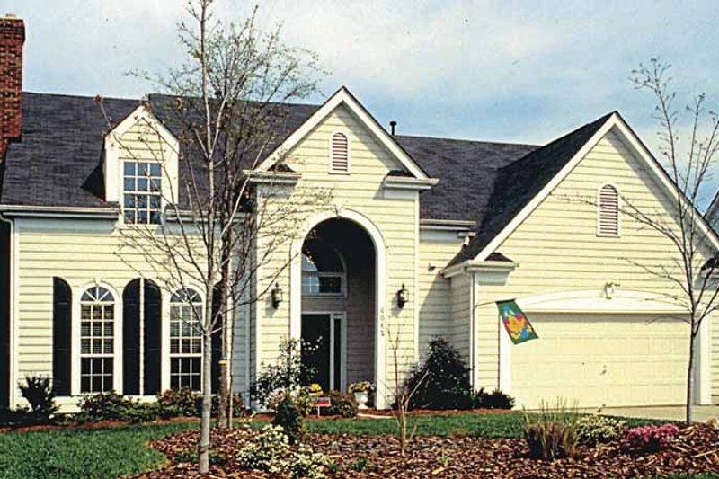Dream House Plan - Traditional Exterior - Front Elevation Plan #453-482