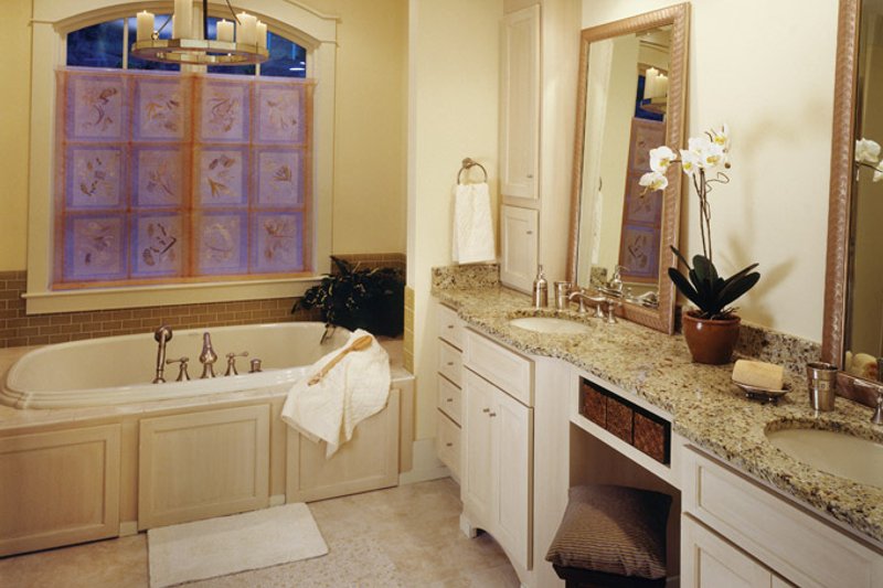Home Plan - Interior - Master Bathroom for European House Plan #929-899 - 3 bed, 3.5 bath