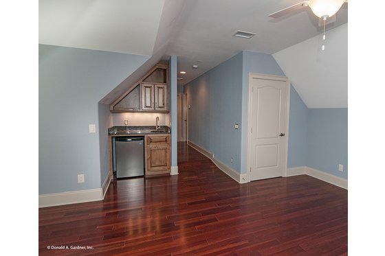 Traditional Floor Plan - Other Floor Plan #929-874