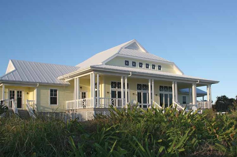 Home Plan - Country Exterior - Rear Elevation Plan #928-43