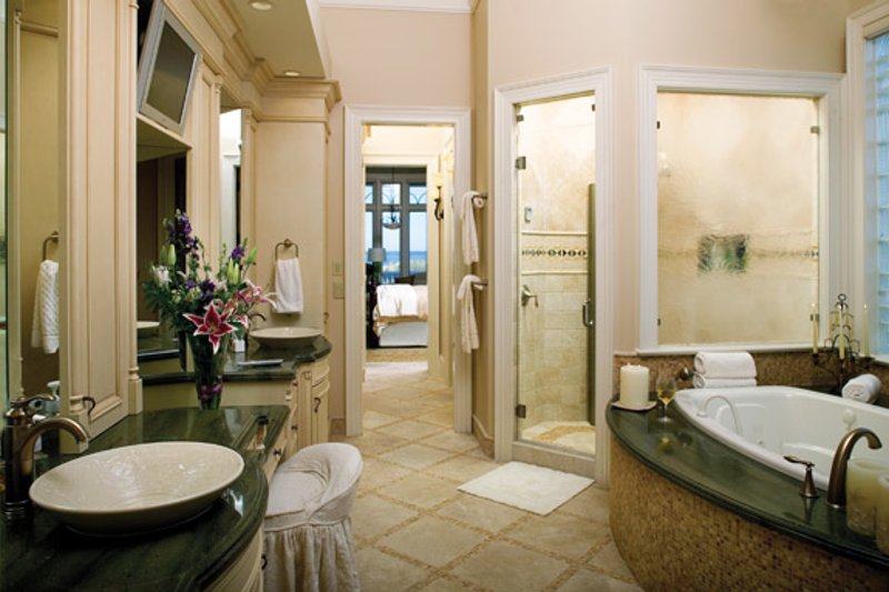 House Plan Design - Interior - Master Bathroom for Mediterranean House Plan #929-900 - 5 bed, 6.5 bath