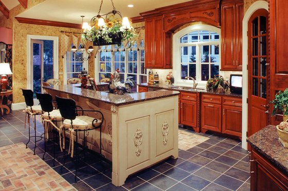 Photo 7 for Traditional House Plan #437-47 - 4 bed, 4.5 bath
