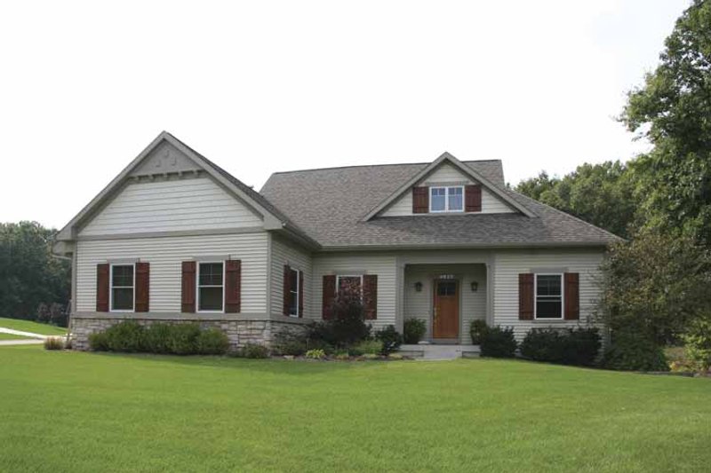 House Blueprint - Craftsman Exterior - Front Elevation Plan #928-130