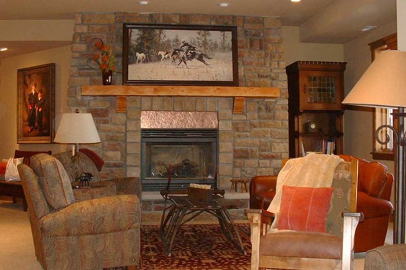 House Design - Interior - Family Room for Craftsman House Plan #942-16 - 5 bed, 6.5 bath