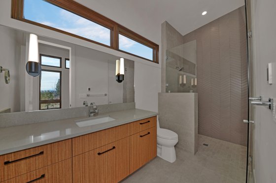 Interior - Bathroom for Modern House Plan #892-47 - 3 bed, 3.5 bath
