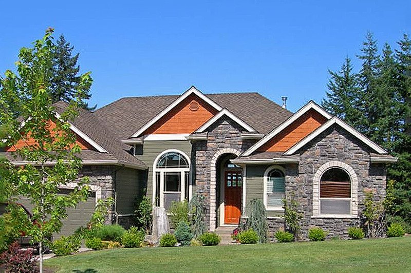 Home Plan - Front view - 2900 square foot Craftsman home