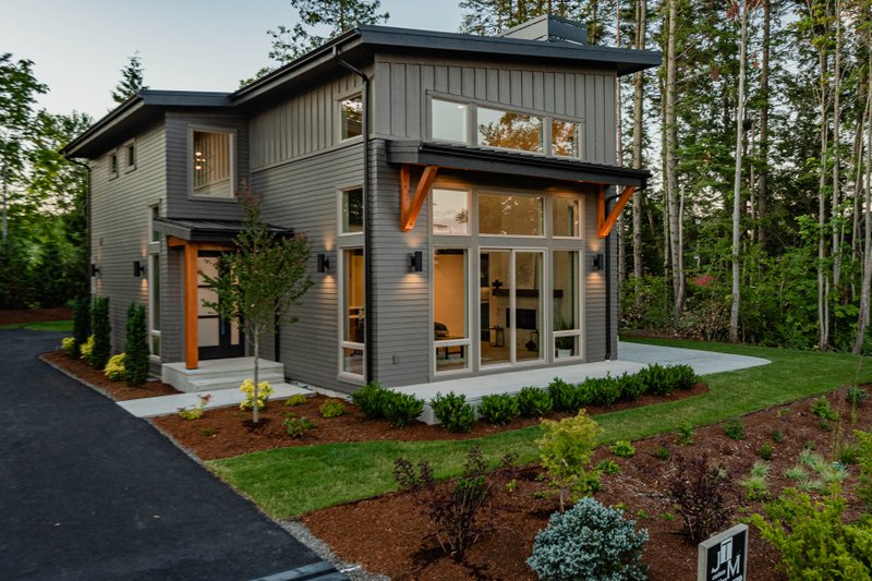 Dream House Plan - Exterior - Front Elevation 11 for Contemporary House Plan #1070-14 - 3 bed, 2.5 bath
