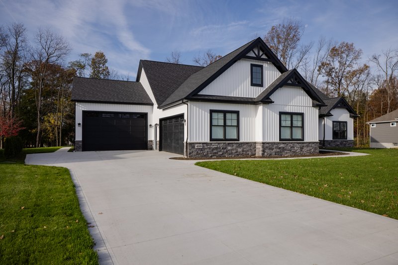 Farmhouse Style House Plan - 3 Beds 2.5 Baths 2321 Sq/Ft Plan #1089-1 Exterior